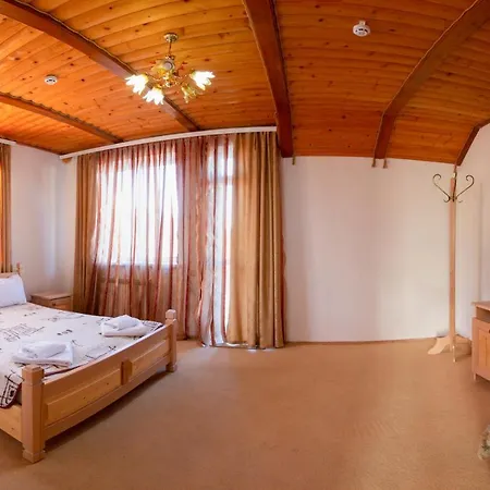 Hotel у мар'яни і назара