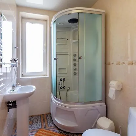 у мар'яни і назара Hotel *