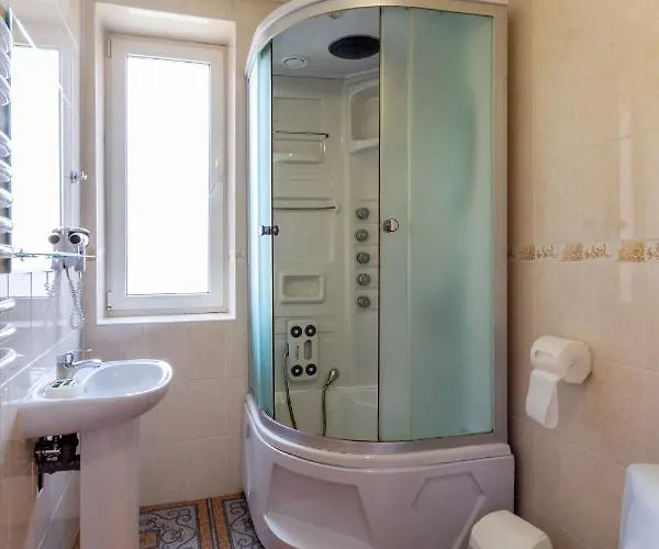 у мар'яни і назара Otel *